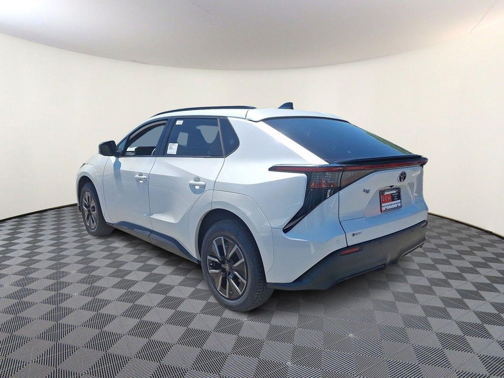 2026 Toyota BZ XLE PLUS photo 6