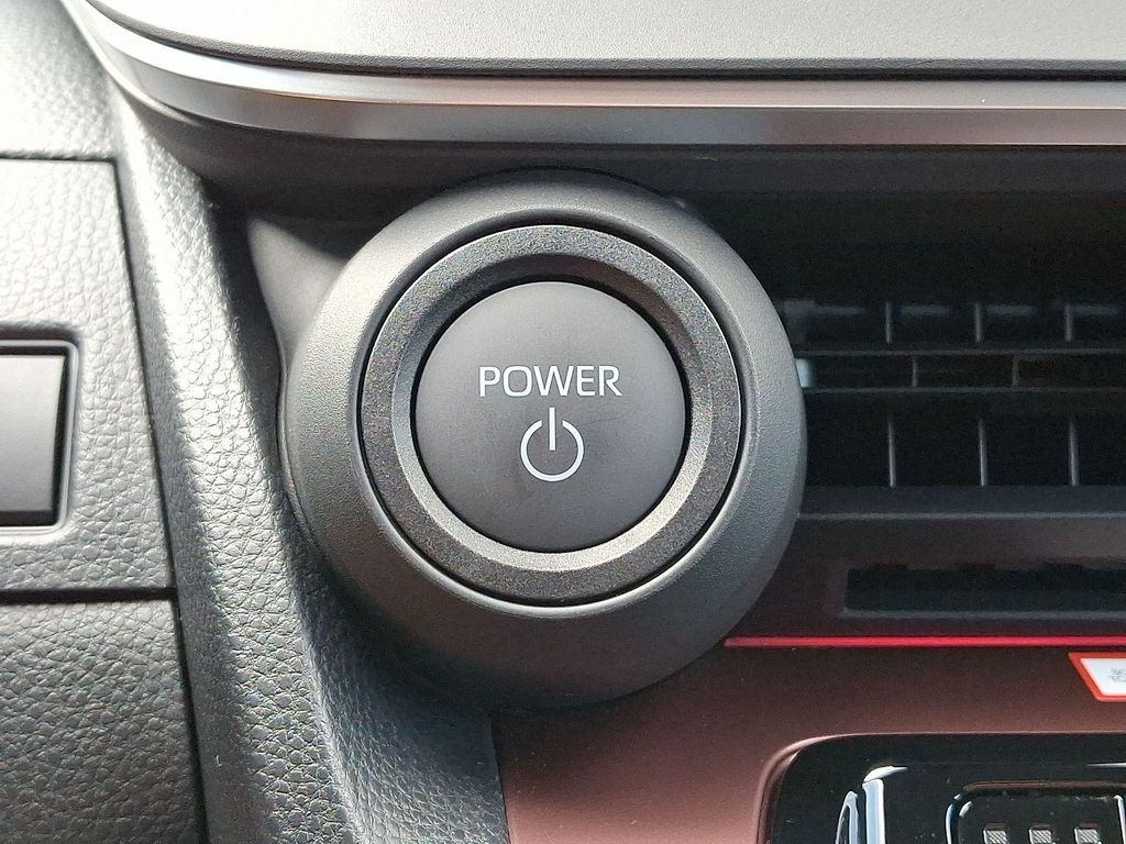 صورة مصغرة 27 لـ 2026 Toyota PRIUS PLUG-IN HYBRID XSE PREMIUM