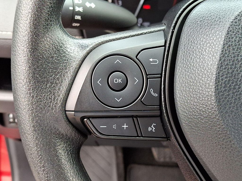 صورة مصغرة 25 لـ 2025 Toyota RAV4 LE