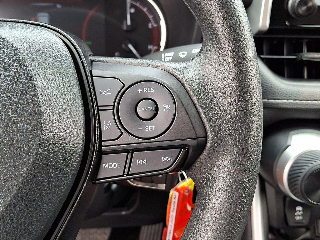 صورة مصغرة 26 لـ 2025 Toyota RAV4 LE