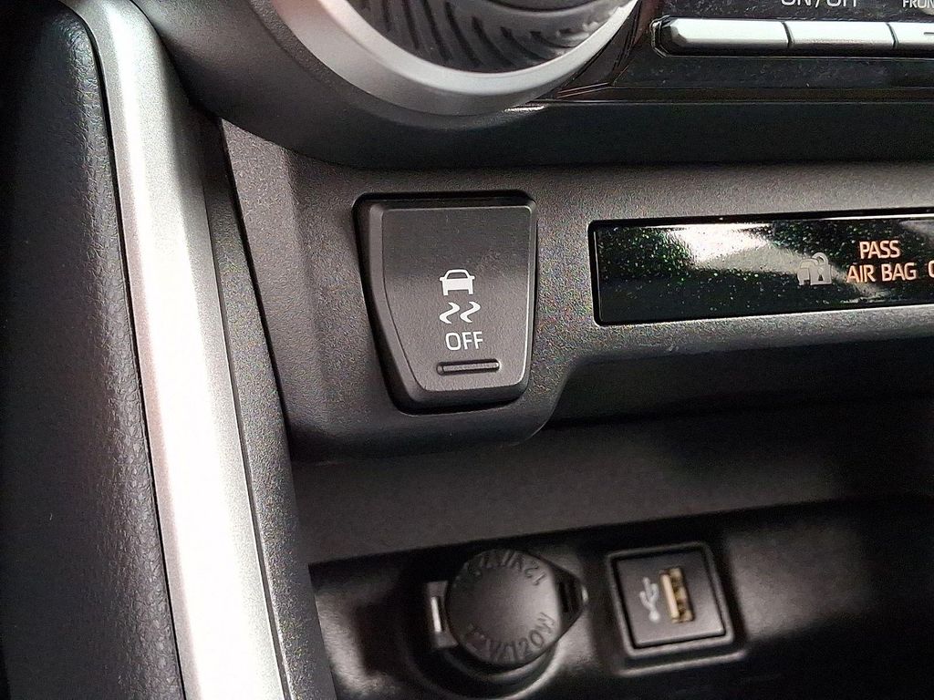 صورة مصغرة 30 لـ 2025 Toyota RAV4 LE
