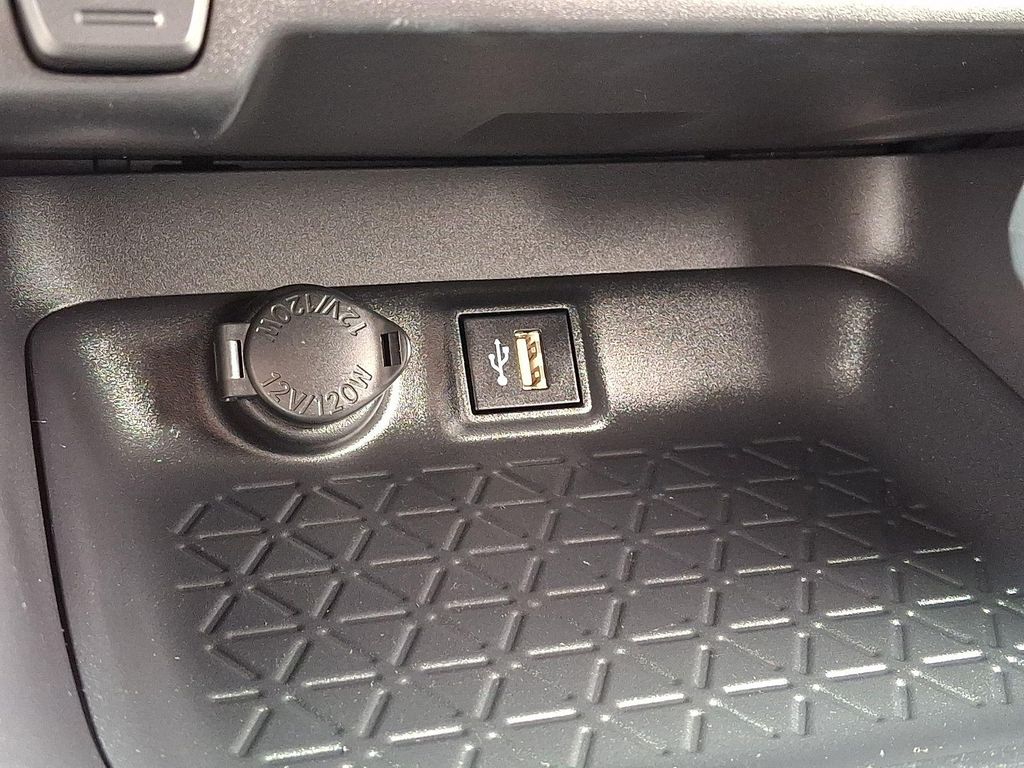 صورة مصغرة 29 لـ 2025 Toyota RAV4 LE