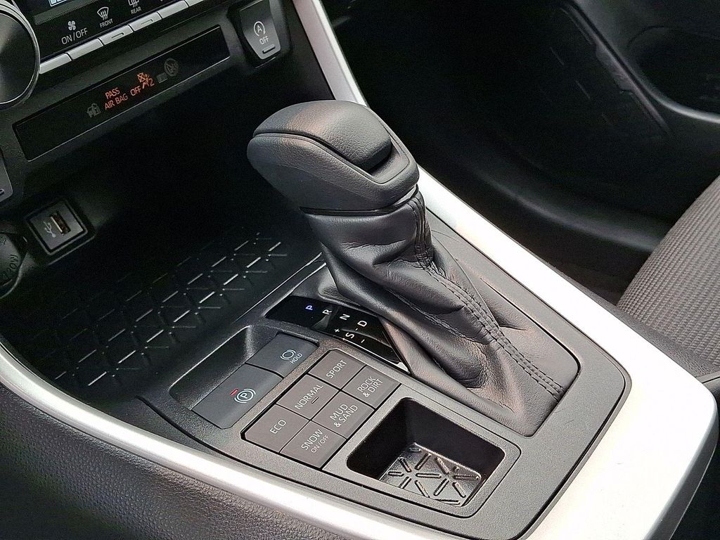 صورة مصغرة 18 لـ 2025 Toyota RAV4 LE