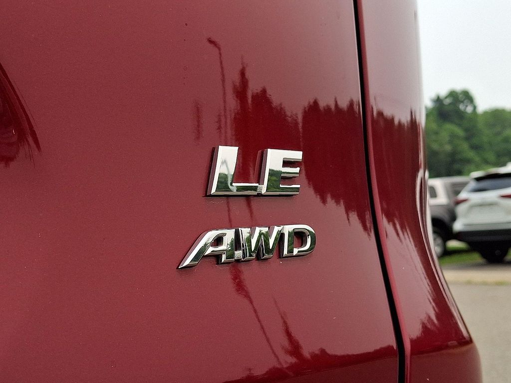 صورة مصغرة 33 لـ 2025 Toyota RAV4 LE