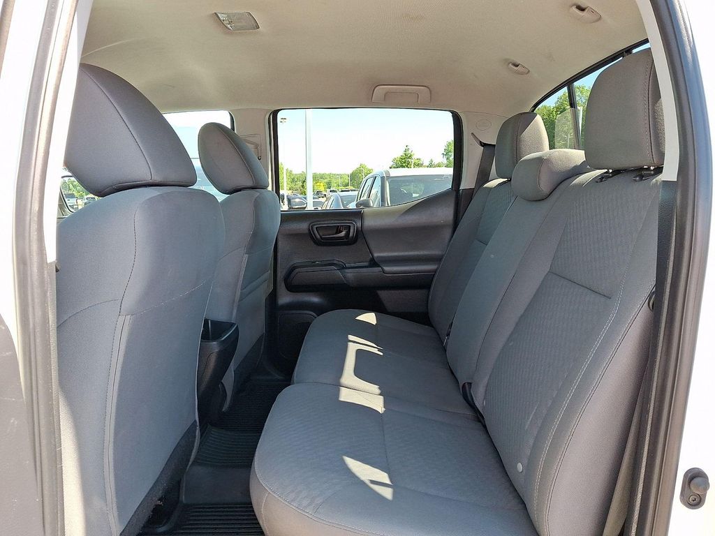 صورة مصغرة 13 لـ 2023 Toyota TACOMA SR