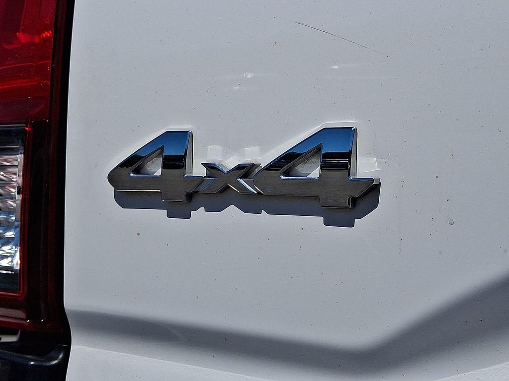 صورة مصغرة 32 لـ 2023 Toyota TACOMA SR