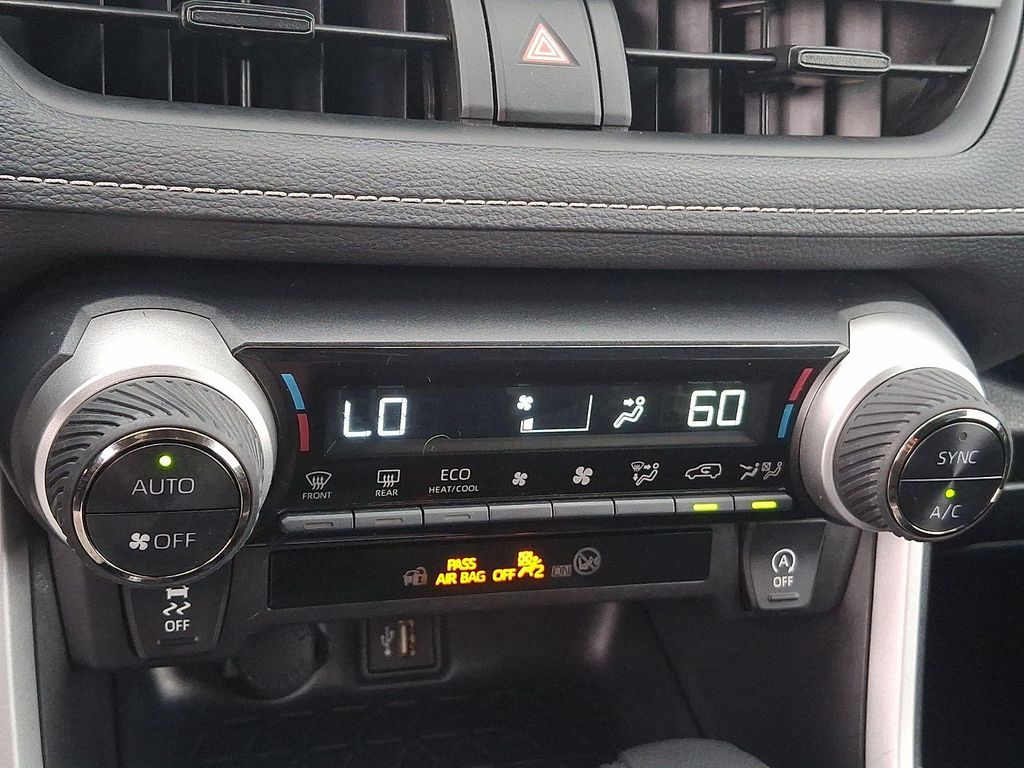 2025 Toyota RAV4 XLE 缩略图 18