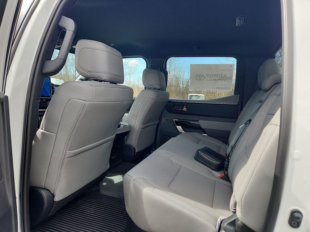 TOYOTA TUNDRA - 10