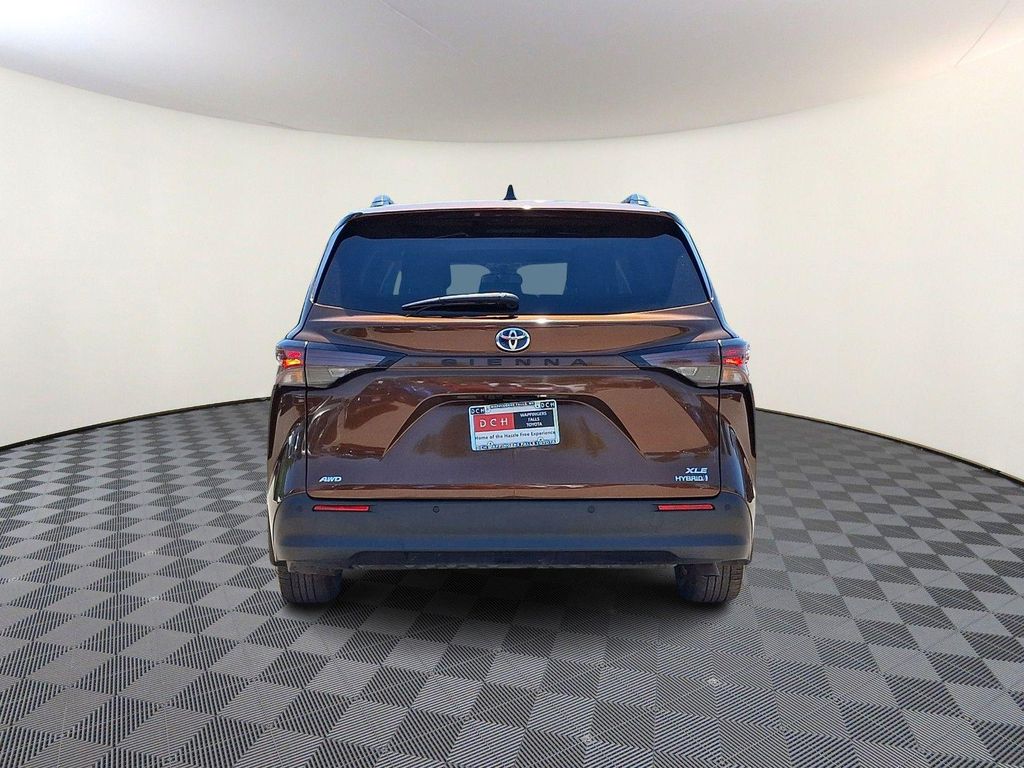 صورة 7 لـ 2023 Toyota SIENNA XLE