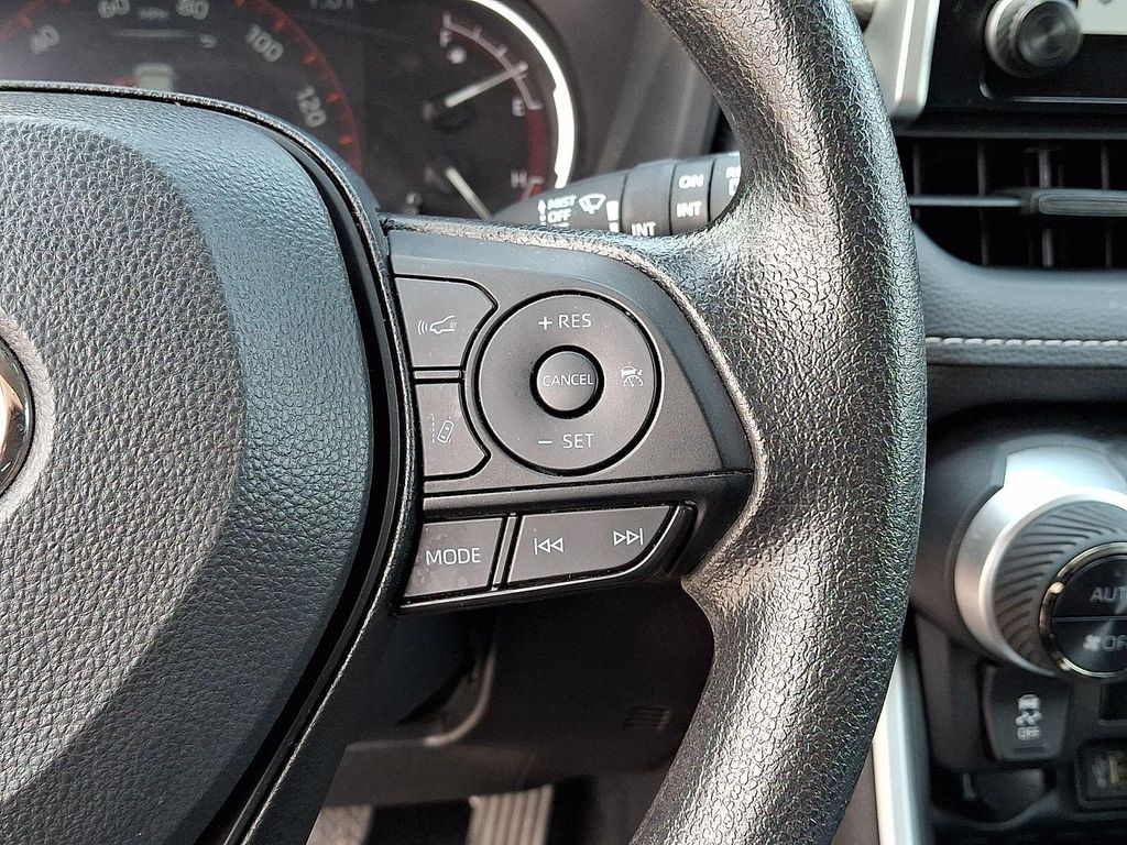 صورة مصغرة 26 لـ 2025 Toyota RAV4 XLE