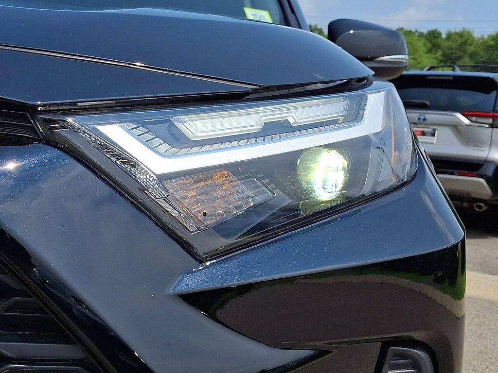 صورة مصغرة 11 لـ 2025 Toyota RAV4 XLE