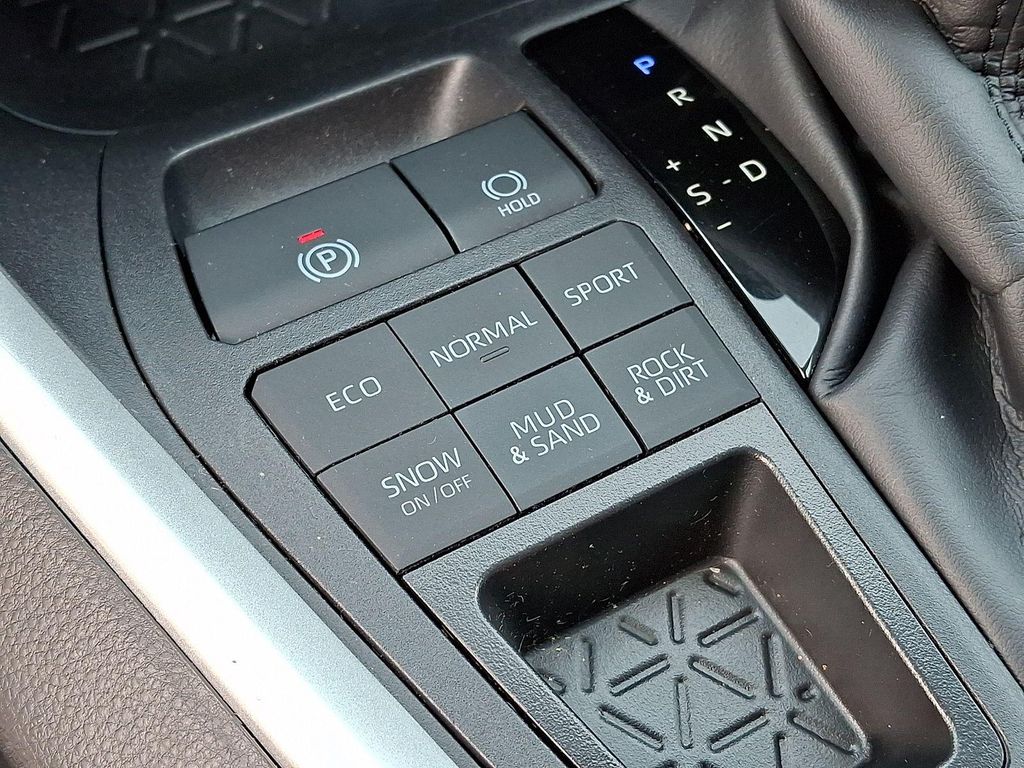 صورة مصغرة 28 لـ 2025 Toyota RAV4 XLE