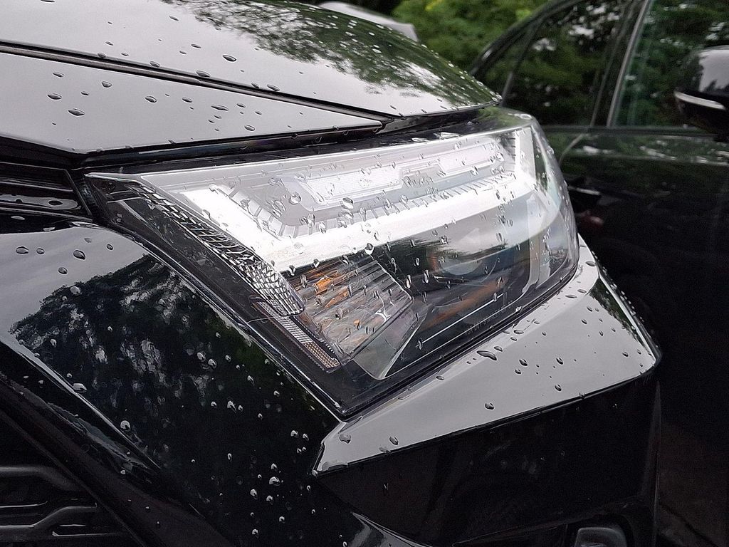 صورة 5 لـ 2025 Toyota RAV4 XLE