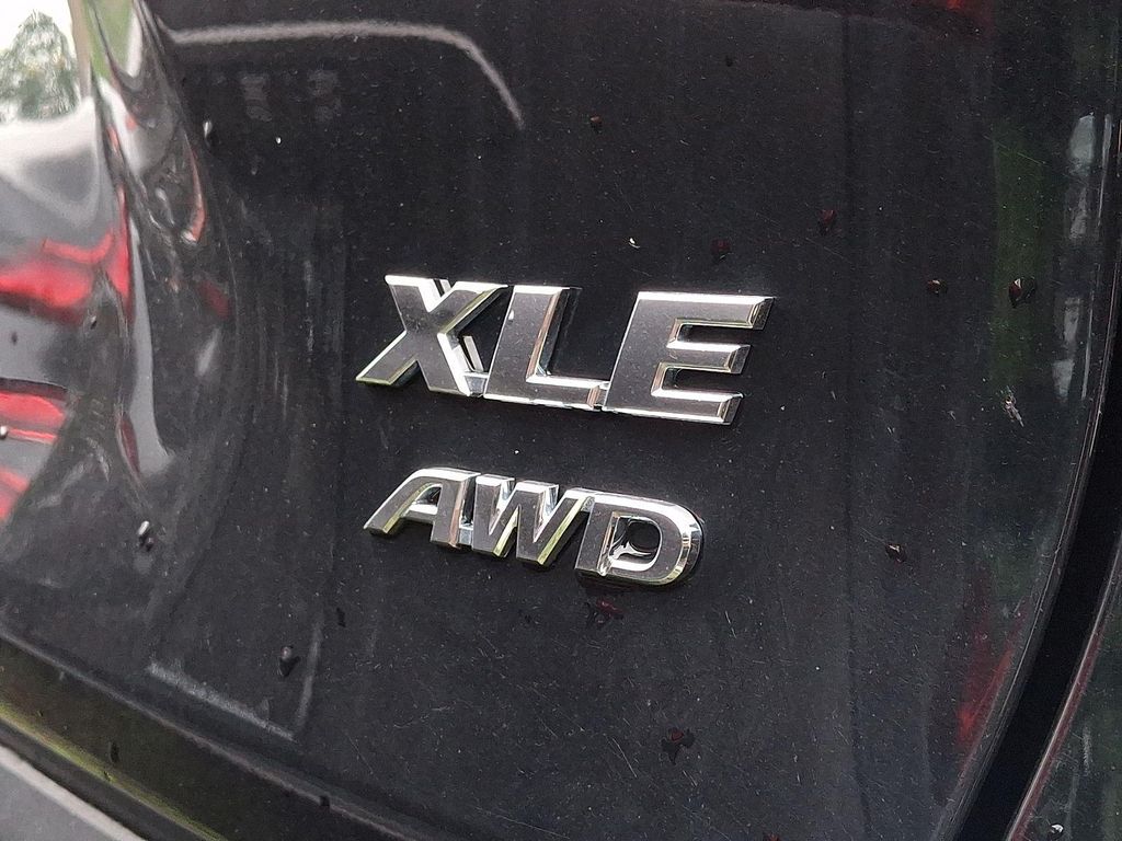 صورة 8 لـ 2025 Toyota RAV4 XLE