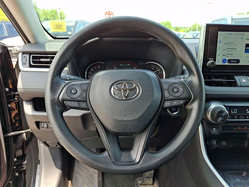 صورة مصغرة 23 لـ 2025 Toyota RAV4 XLE