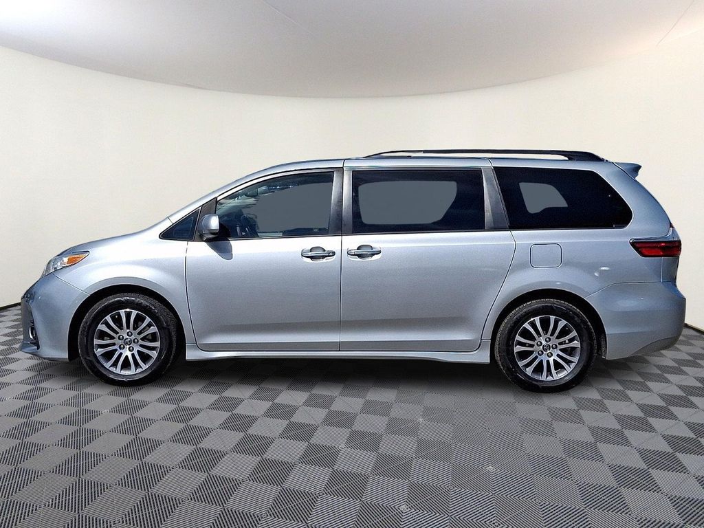 صورة 9 لـ 2020 Toyota SIENNA XLE