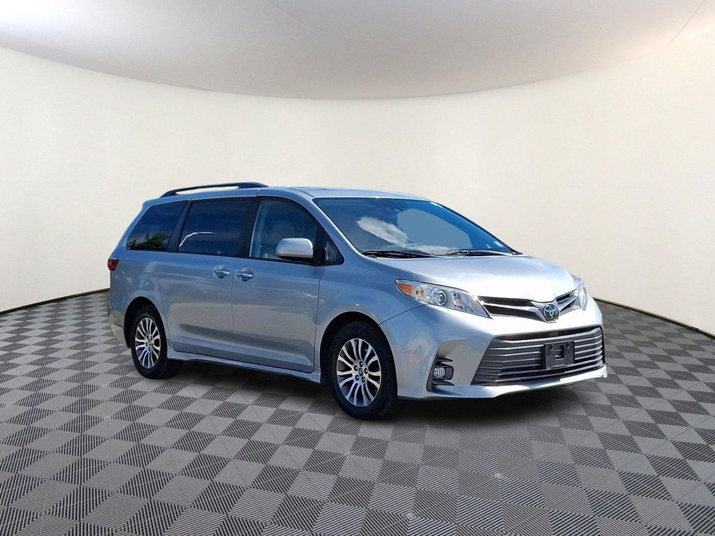 صورة 4 لـ 2020 Toyota SIENNA XLE