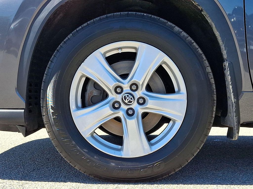 2023 Toyota HIGHLANDER LE photo 10