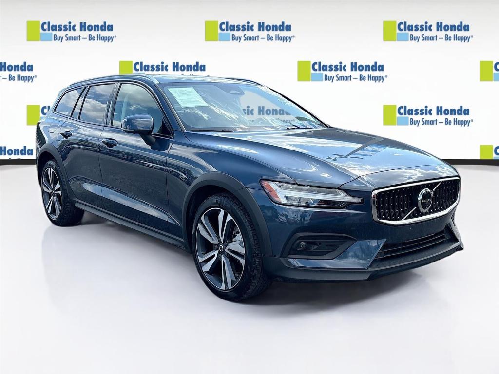 صورة 1 لـ 2025 Volvo V60 CROSS COUNTRY B5 PLUS