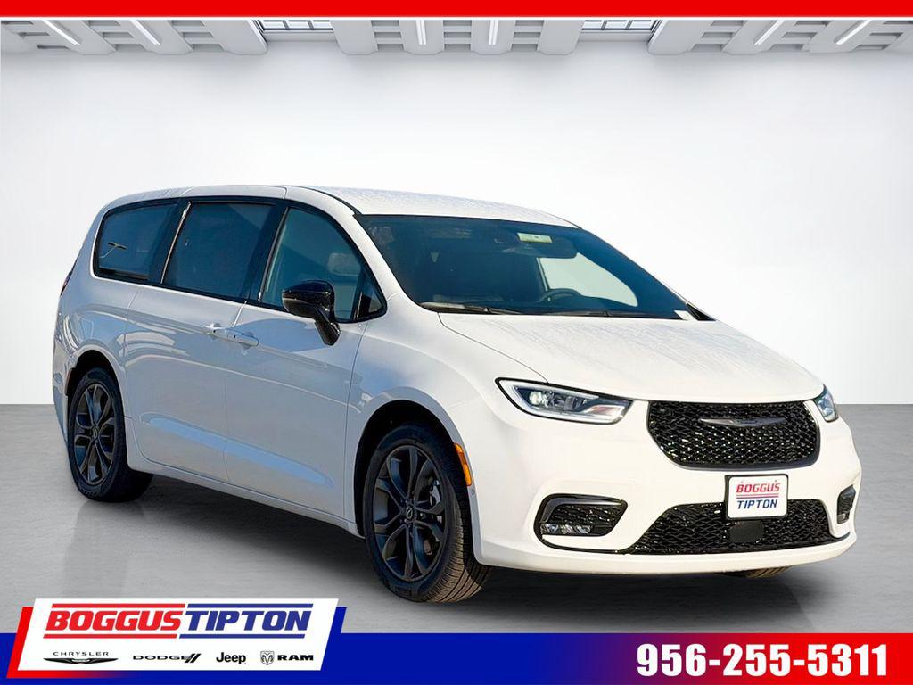 New 2026 Chrysler Pacifica L