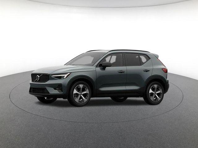 New 2026 Volvo XC40 Plus, B5 AWD Gas (mild hybrid), Dark