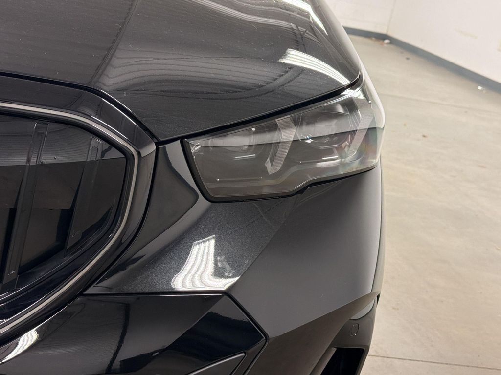 2027 BMW 530 I 缩略图 11