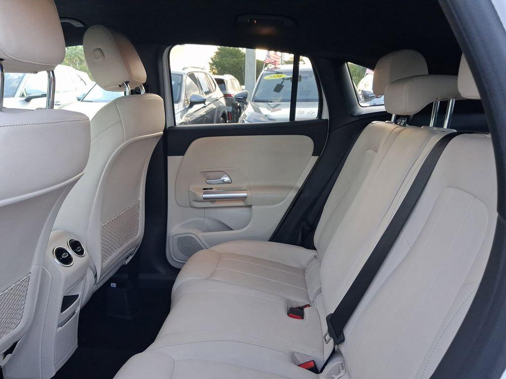 MERCEDES-BENZ GLA - 8