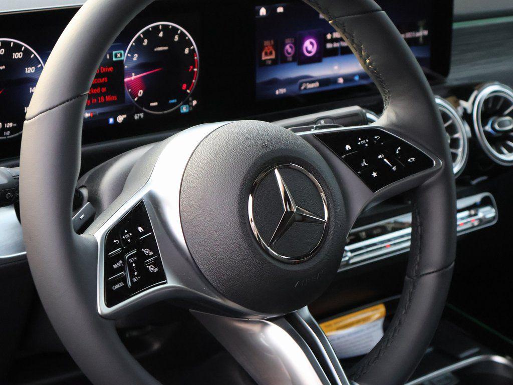 2026 Mercedes-BENZ GLB — миниатюра 20