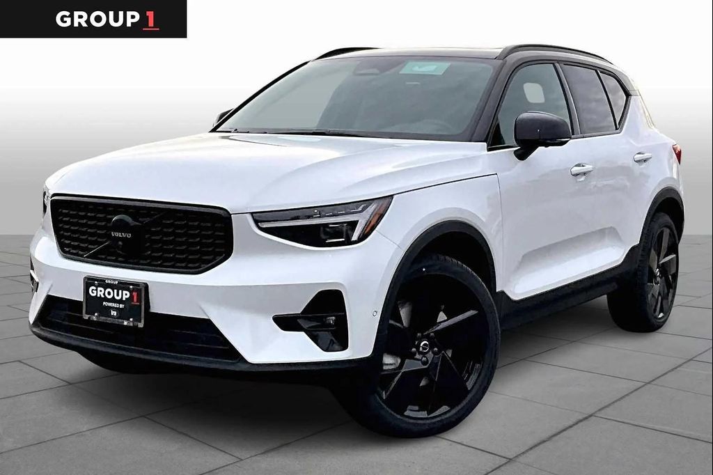 New 2026 Volvo XC40 Black Edition Ultra, B5 AWD Gas (mild hybrid)