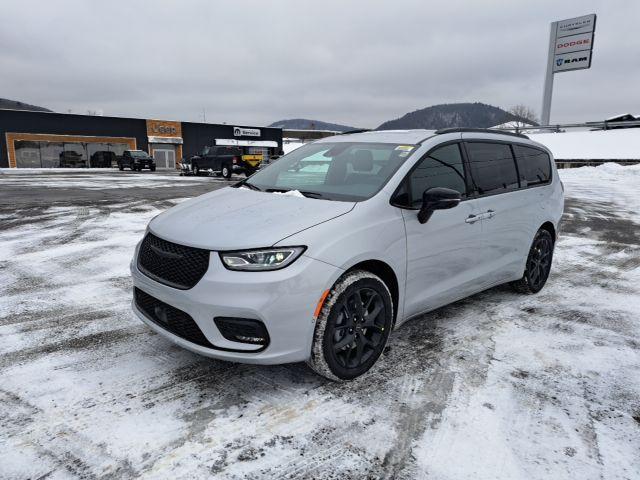 New 2026 Chrysler Pacifica Select