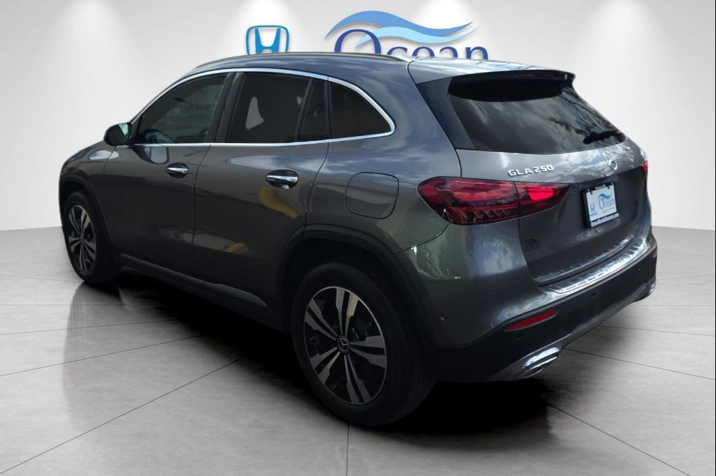 MERCEDES-BENZ GLA - 5