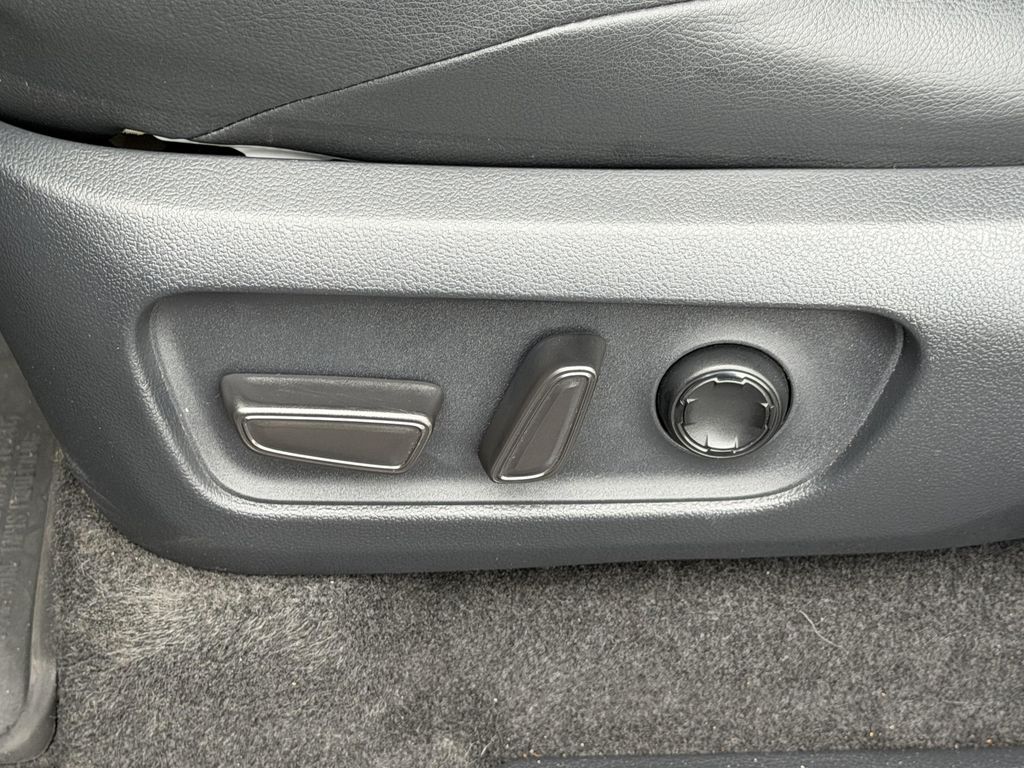 صورة مصغرة 15 لـ 2025 Toyota 4RUNNER LIMITED