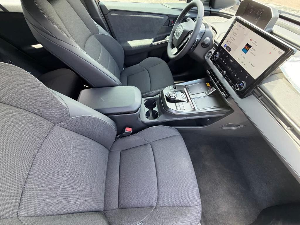 صورة 10 لـ 2026 Toyota C-HR SE