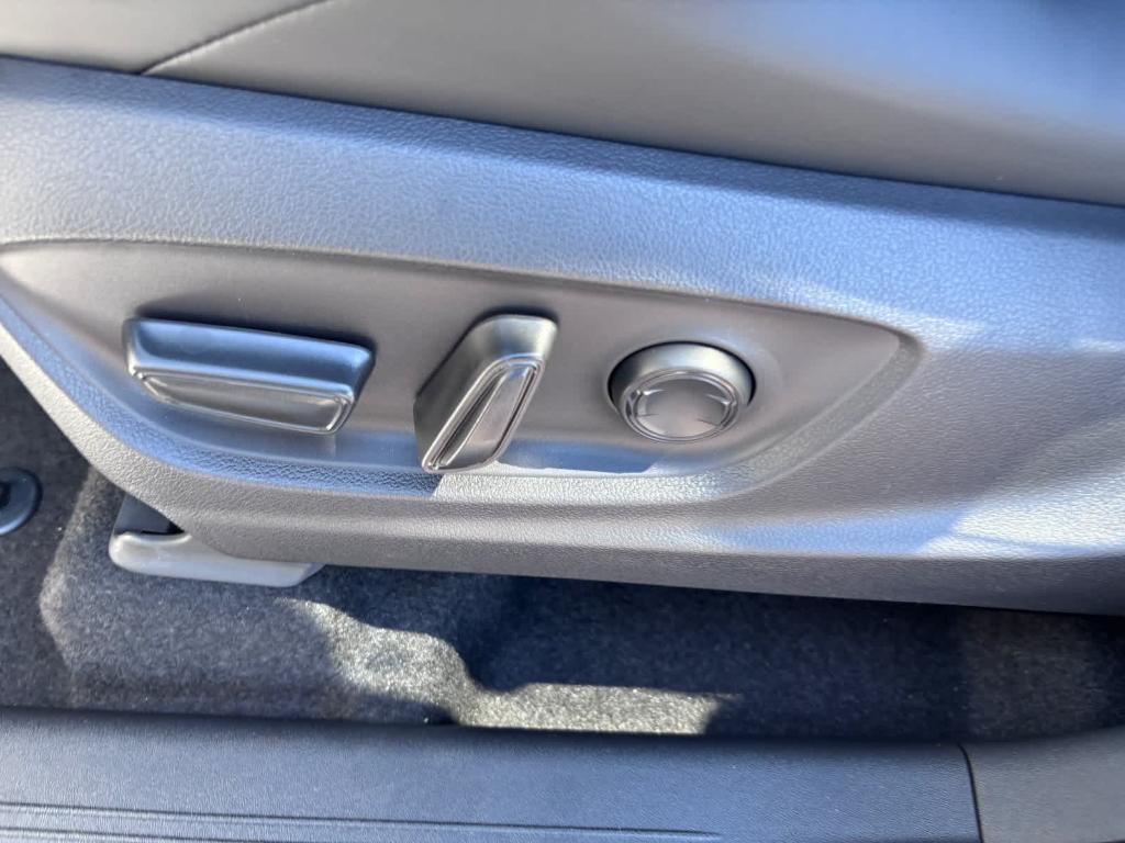 صورة مصغرة 15 لـ 2027 Toyota BZ XLE