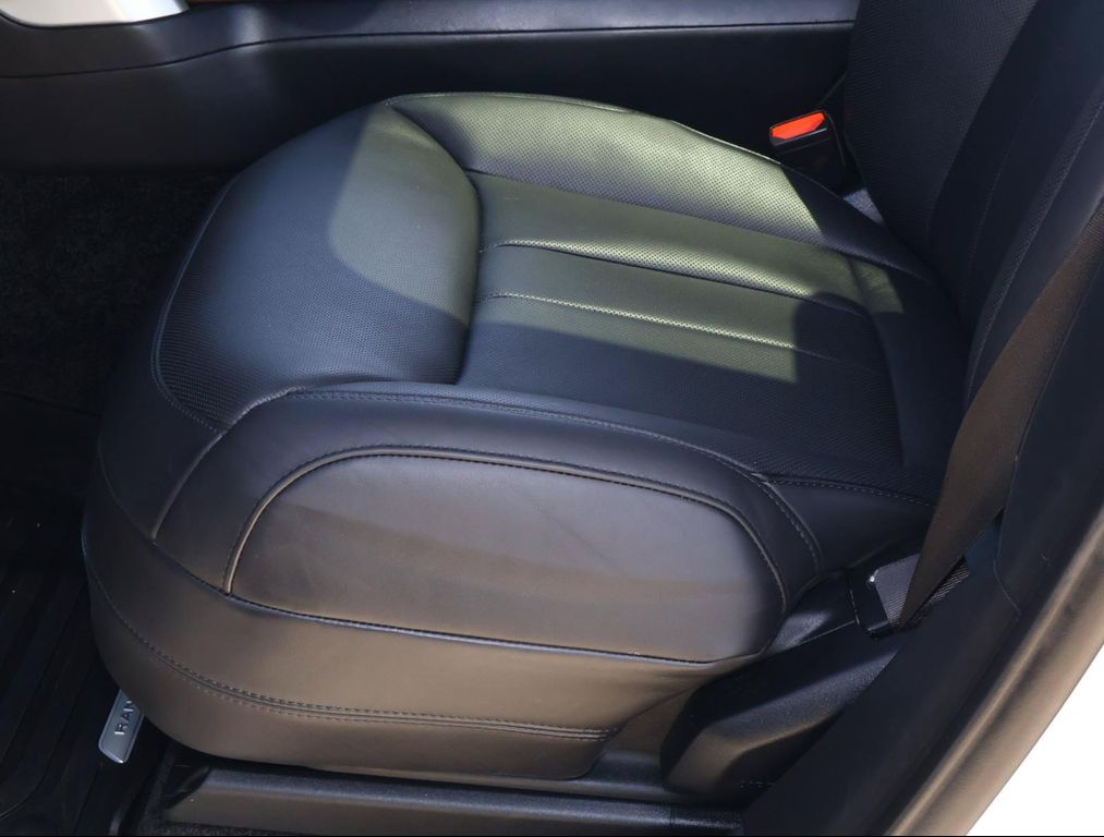 2025 LAND Rover RANGE ROVER P400 SE 7 SEAT — фото 14