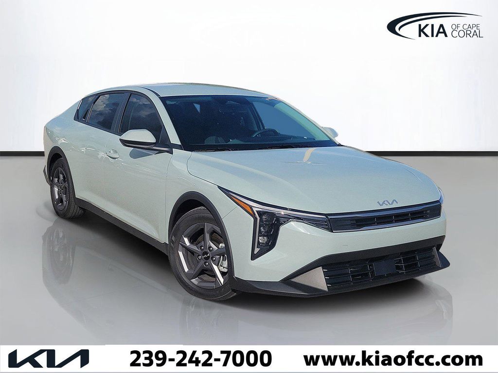 New 2025 Kia K4 LXS
