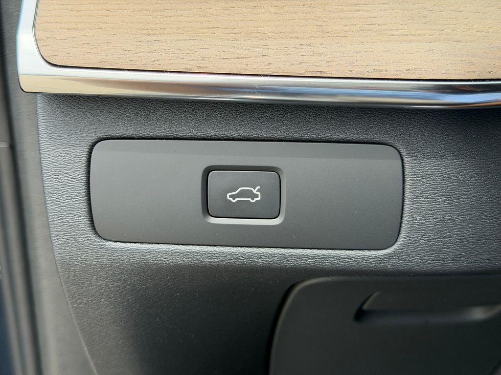 2026 Volvo XC90 B6 PLUS 7-SEATER — миниатюра 32