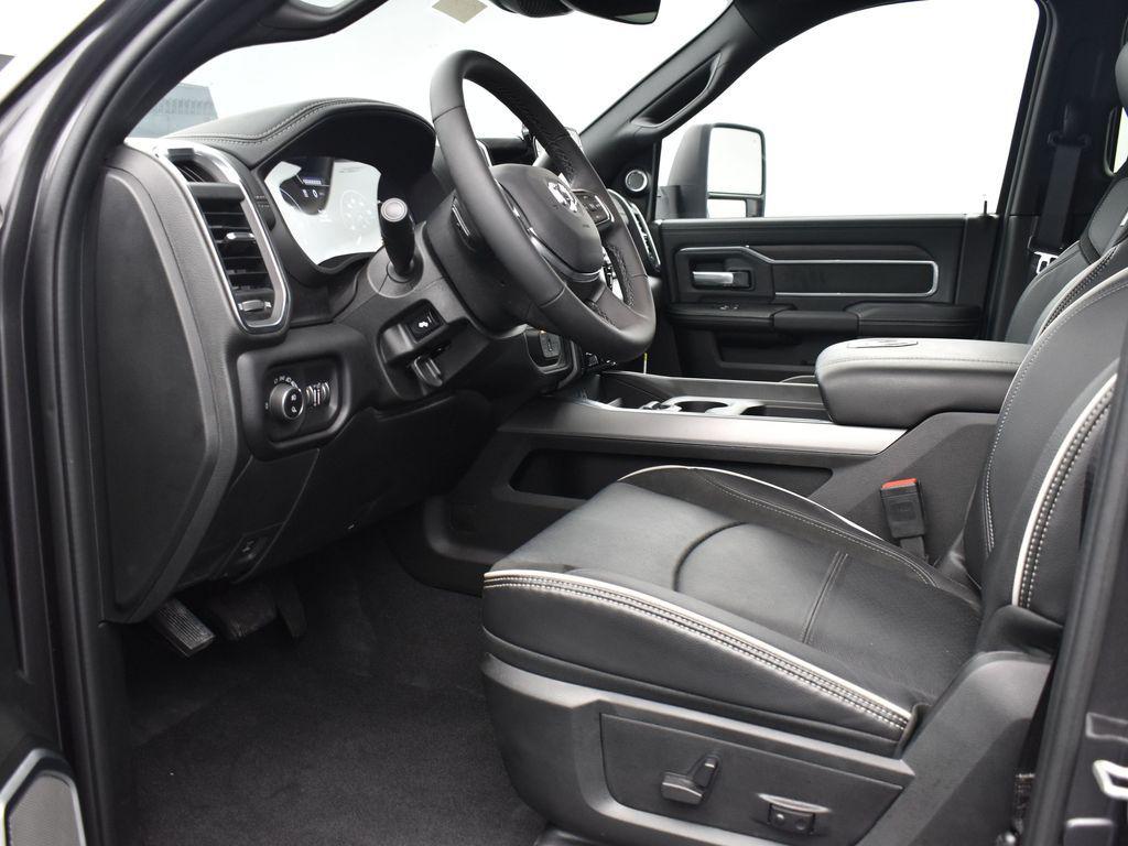 2025 RAM 2500 LARAMIE CREW CAB 4X4 6'4' BOX photo 8