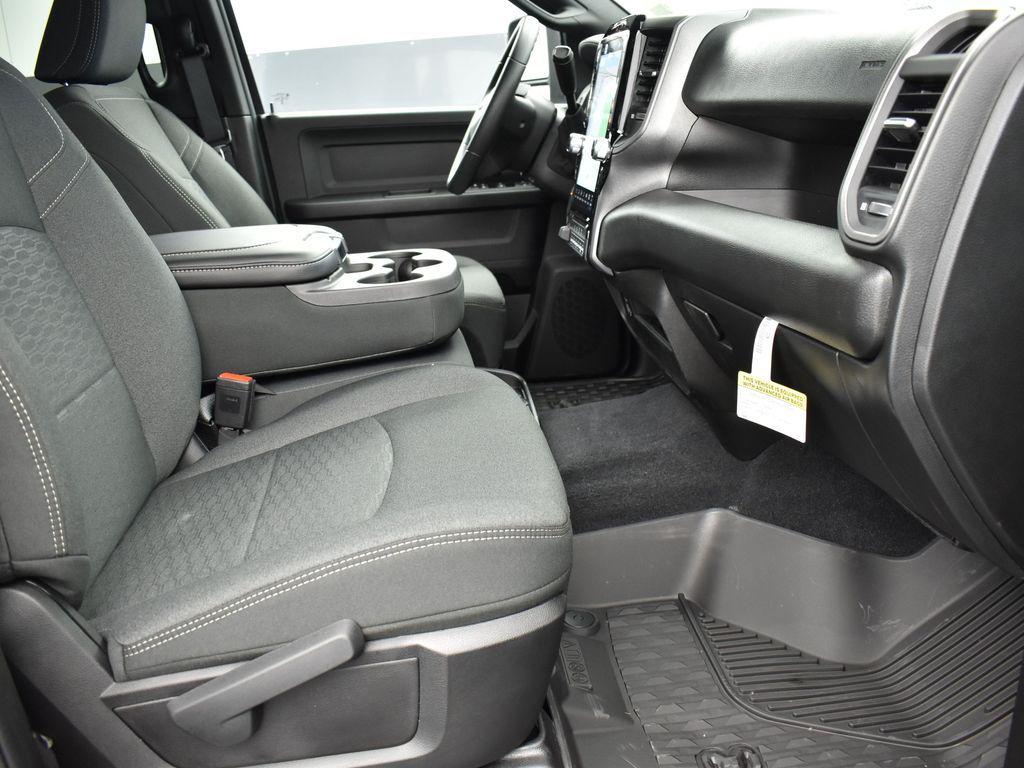 2026 RAM 2500 BLACK EXPRESS CREW CAB 4X4 6'4' BOX — миниатюра 27