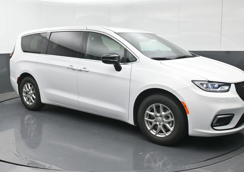 New 2026 Chrysler Pacifica L