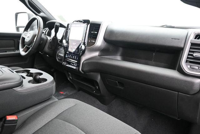 صورة 9 لـ 2026 RAM 3500 TRADESMAN CREW CAB 4X4 8' BOX