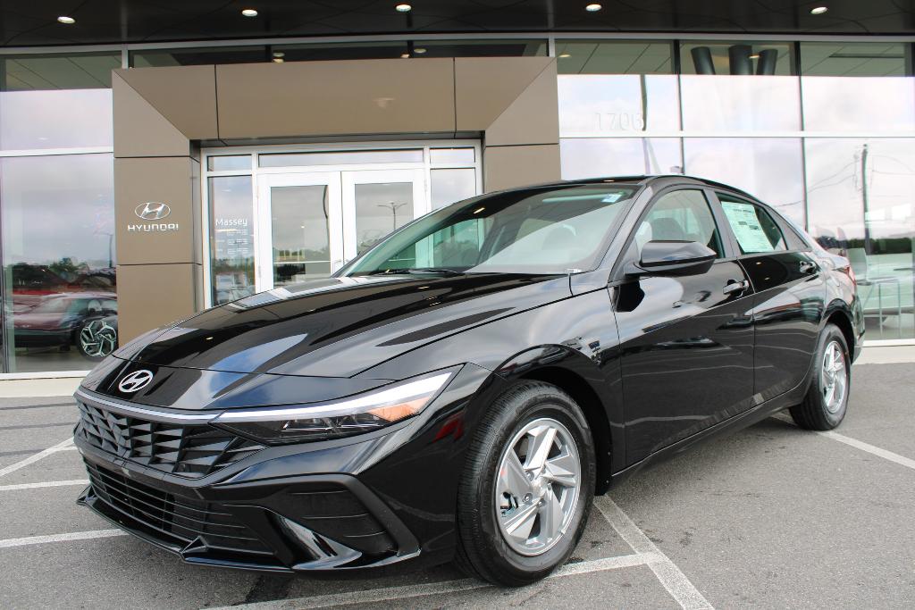 New 2026 Hyundai ELANTRA SE