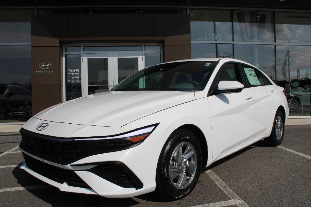 New 2026 Hyundai ELANTRA SE