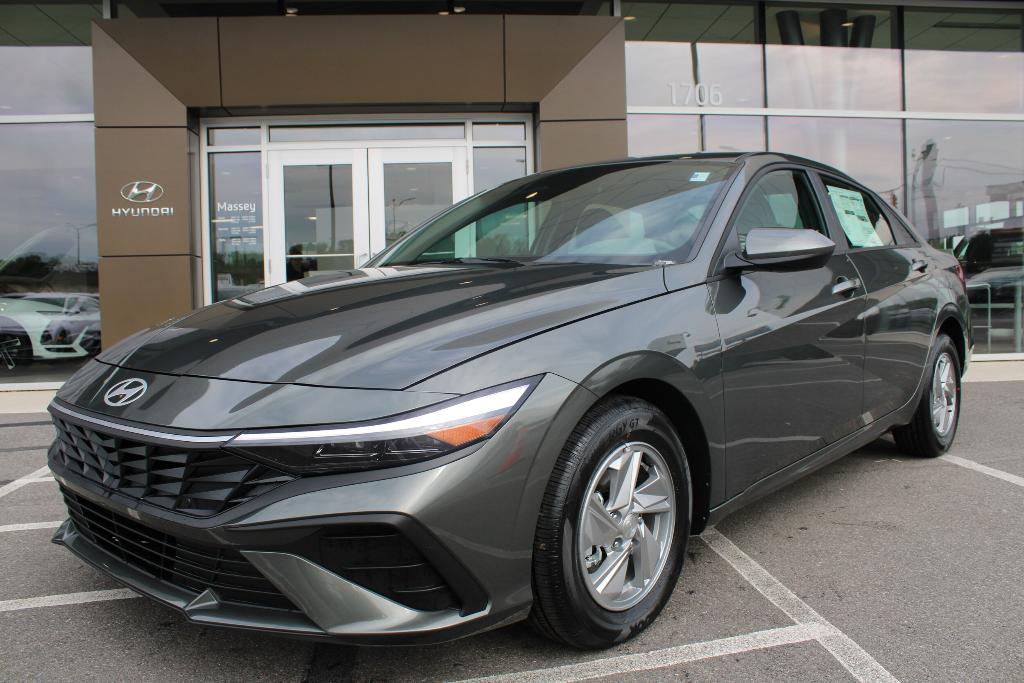 New 2026 Hyundai ELANTRA SE