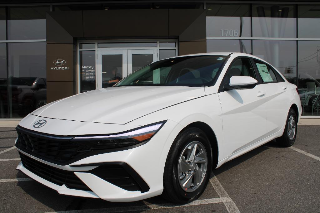 New 2026 Hyundai ELANTRA SE