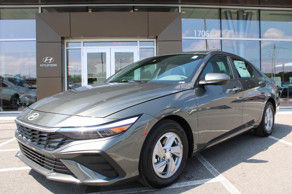 New 2026 Hyundai ELANTRA SE