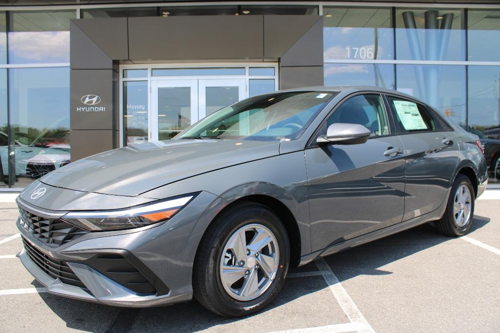 New 2026 Hyundai ELANTRA SE