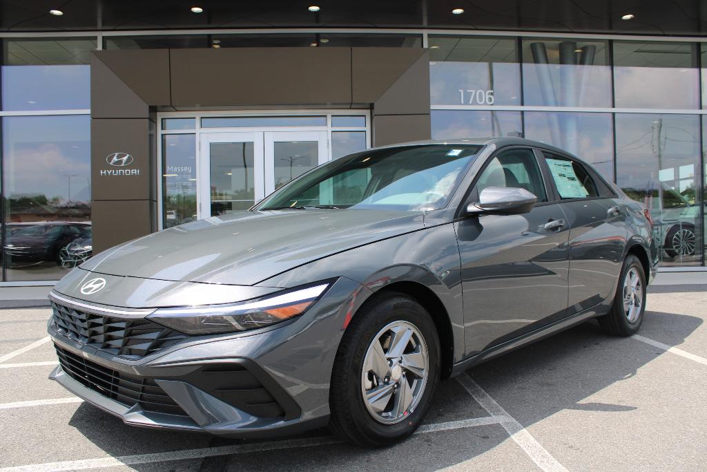 New 2026 Hyundai ELANTRA SE