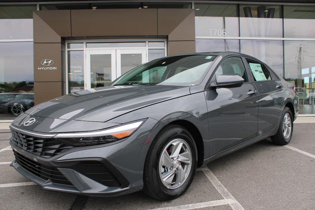 New 2026 Hyundai ELANTRA SE