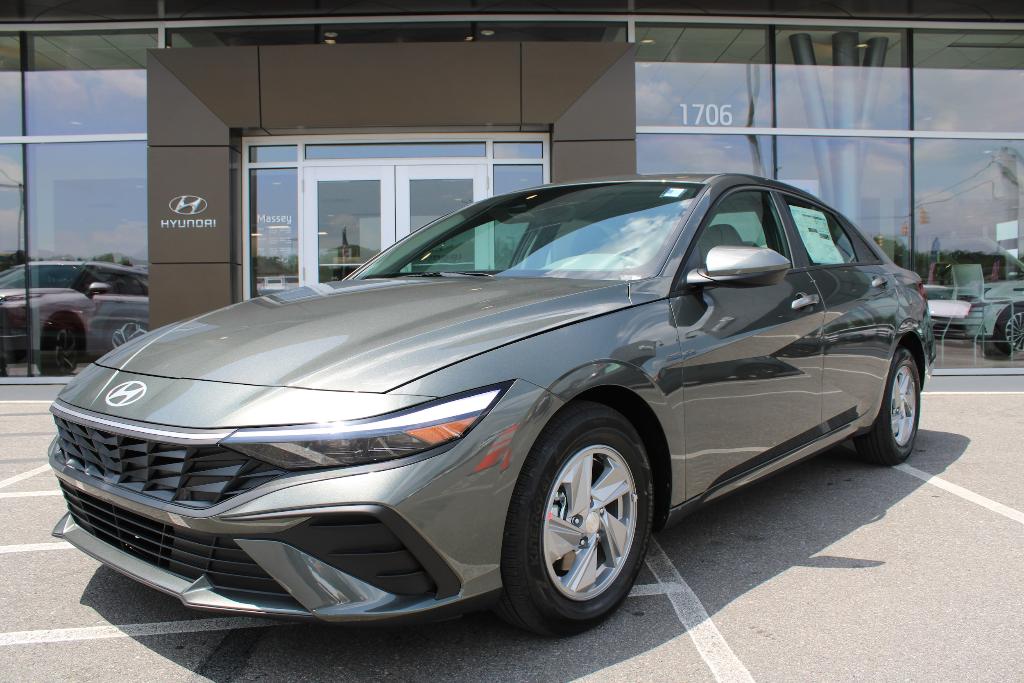 New 2026 Hyundai ELANTRA SE